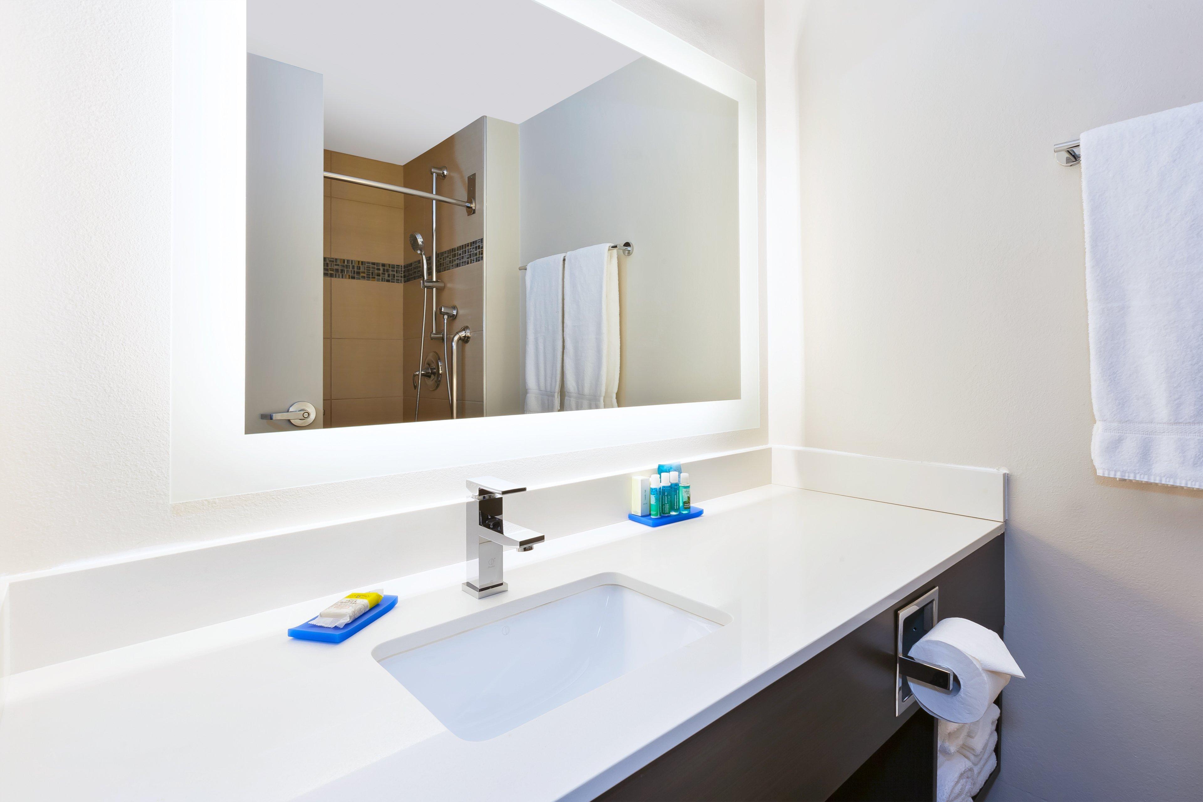Holiday Inn Express Winnipeg Airport - Polo Park By Ihg Ngoại thất bức ảnh
