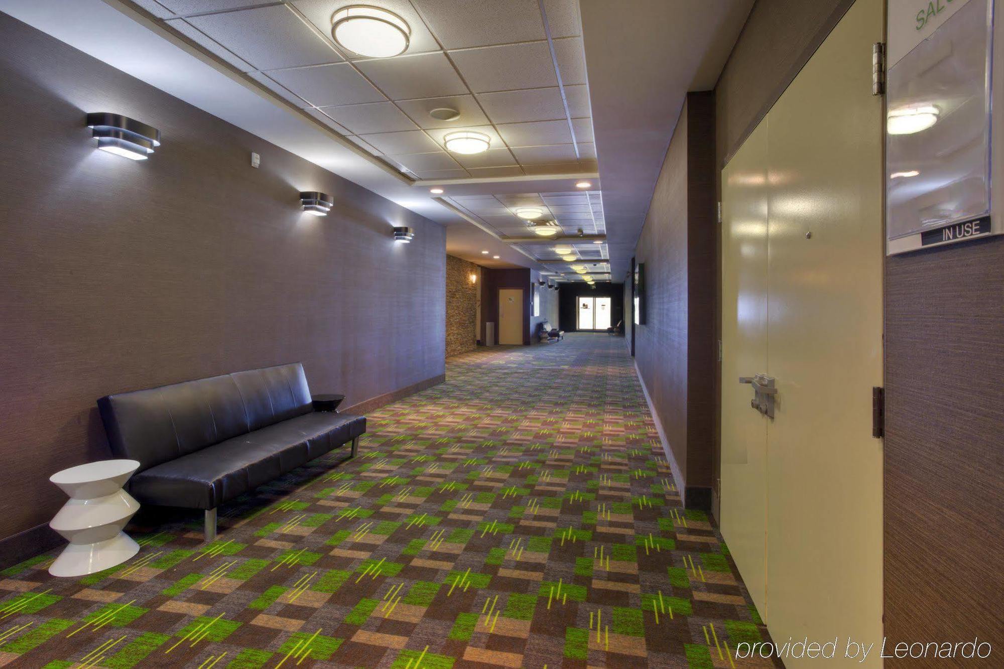 Holiday Inn Express Winnipeg Airport - Polo Park By Ihg Ngoại thất bức ảnh