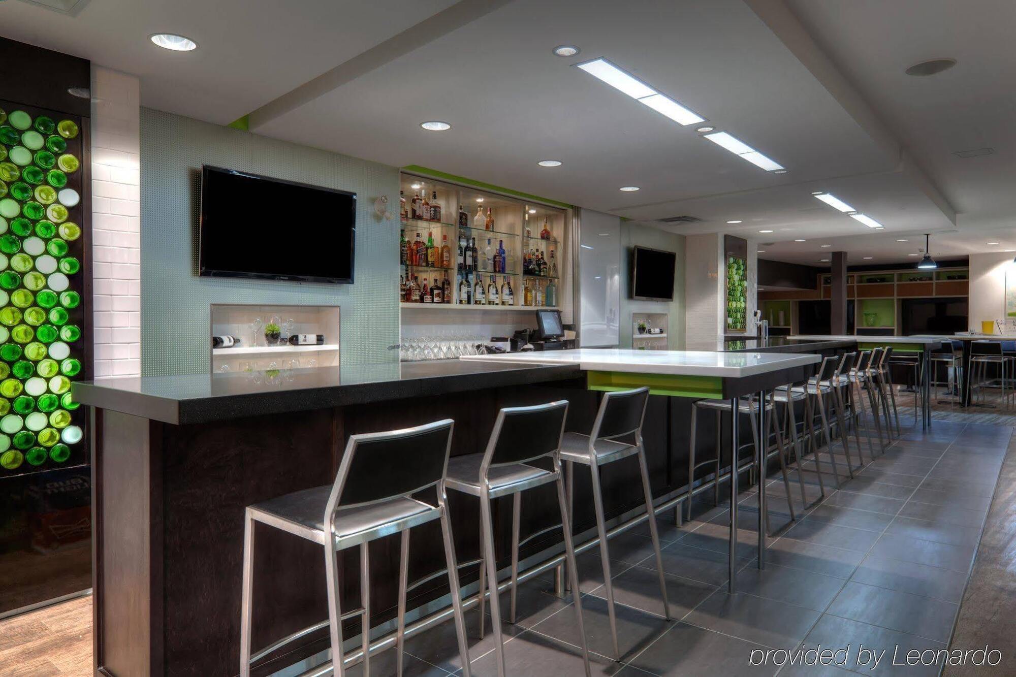 Holiday Inn Express Winnipeg Airport - Polo Park By Ihg Ngoại thất bức ảnh