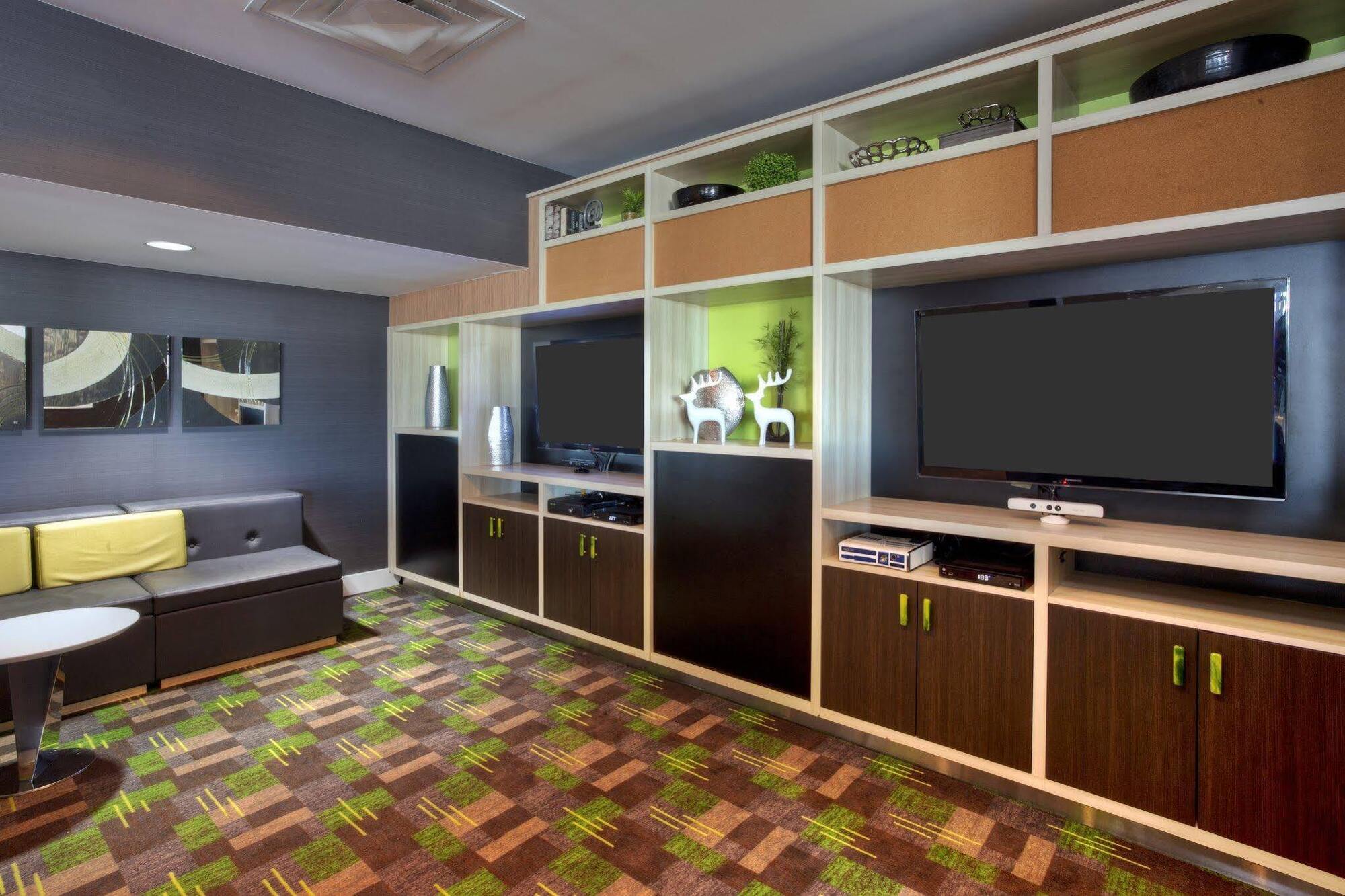 Holiday Inn Express Winnipeg Airport - Polo Park By Ihg Ngoại thất bức ảnh